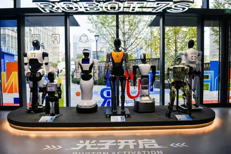 全国首家7S店开业，人形机器人加速商业化，线下体系成关键？