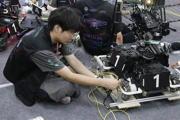 日薪300，我在后厂村“手搓”人形机器人