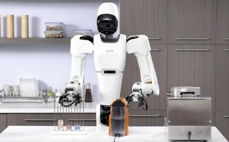 梳理了国内60家人形机器人公司 ，我们发现了这三大特征