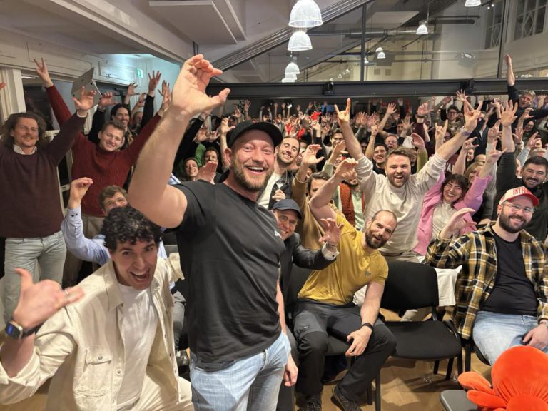 OpenClaw全球首个龙虾孵化场，全场癫狂，龙虾手机发布，开发者嗨翻天