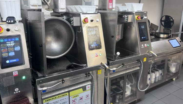 机器人掀起后厨革命