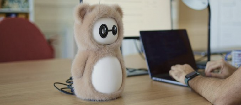 黄仁勋也站台的抱抱脸机器人卖爆了，背后公司竟来自中国