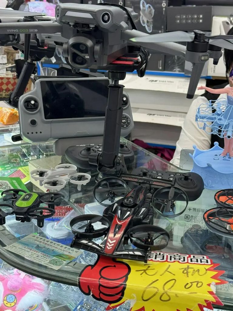 百元拿下AI眼镜、机器狗，拆解华强北白牌硬件生意经